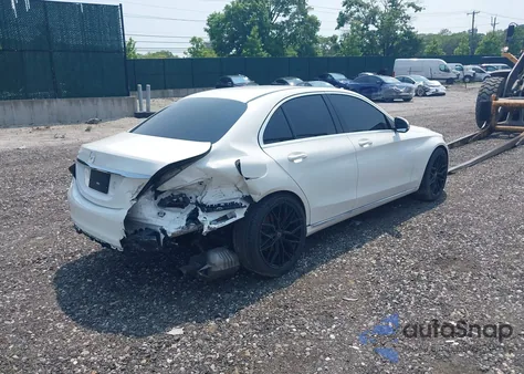 2019 Mercedes-Benz C 300 z USA, uszkodzony, nr VIN 55SWF8DB3KU293995